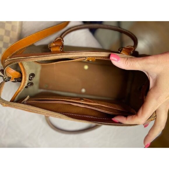 Vintage Dooney & Bourke Tan All-Weather Leather Crossbody Bag - Picture 6 of 6